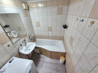 Krásny 3-izbový byt s loggiou  / 68 m2 / - Bytča - 13