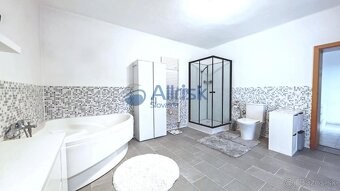 REZERVOVANÉ Rodinný dom s bazénom, letnou kuchyňou a vôňou d - 13