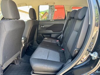 Mitsubishi Outlander 2.0MIVEC 4x4 Automat 2019 - 13