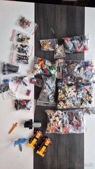 Lego  34,3 kg - 32 000 ks - 13