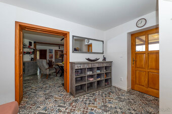 Zrekonštruovaný dom s bazénom a veľkým pozemkom | Podlipníky - 13