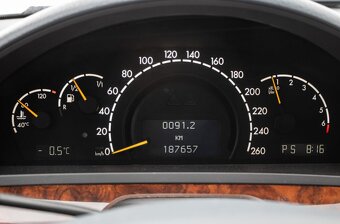 Mercedes-Benz S-triedy 500 (2000) - 13