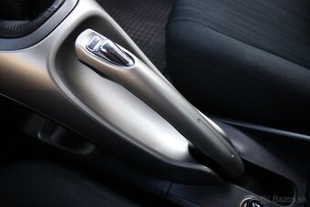 Toyota Auris 1,6i VVT Valvematic 5/2008 - 13