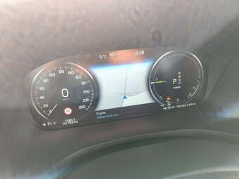 Volvo v60 R-Design 2.0 hybrid 4x4 PHEV - 13