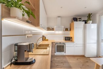 EXKLUZÍVNE: Jedinečný 2-izbový byt s 3 balkónmi, 2 veľkými p - 13