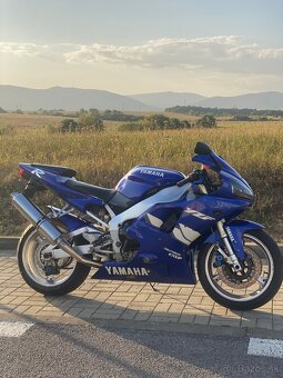Yamaha yzf-r1 - 13