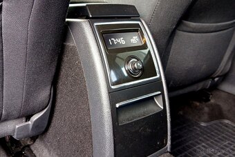 ŠKODA SUPERB COMBI 1.6 TDI CR 77KW  •  03.2012  • Pekný stav - 13