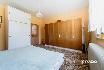 RADO | 8i RD s dvoma garážami a záhradou 974m2 | Zlatovce - 13