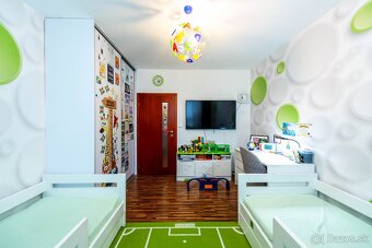 Vkusne zrekonštruovaný 3-izbový byt s loggiou na sídl. Juh - 13