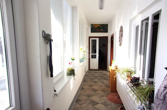 REZERVOVANÉ  zariadený rodinný dom, pozemok 1622 m2, Čaka, L - 13