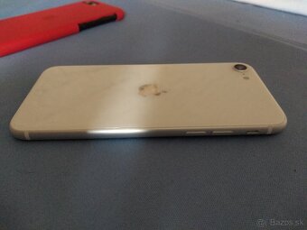 Apple iPhone SE (2020) - 13
