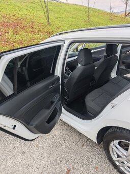 VW Golf 1.5 TSI Life Virtual kokpit Front&Lane Assist - 13