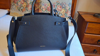 tmavomodrá kabelka coccinelle - nová - 13