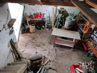 PREDAJ: Starší vidiecky dom s veľkým pozemkom a vínnou pivni - 13