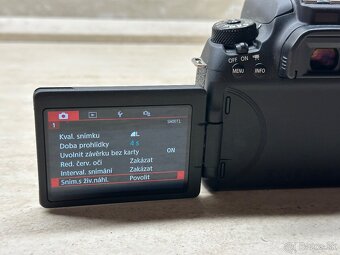 Canon EOS 77D - 13