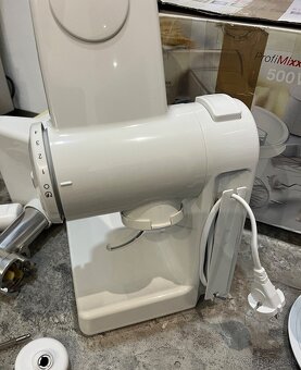 Nový kuchynský robot Bosch MUM 4406 - 13