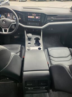 Volkswagen Touareg 3.0 V6 TDI SCR 4Motion Tiptronic - 13