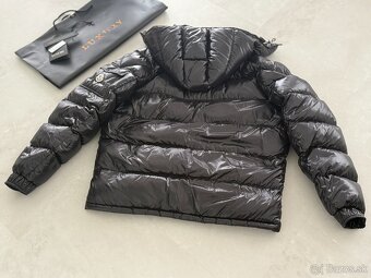 PREDÁM takmer novú zimnú bundu Moncler Maya Giubbot TG 6 - 13