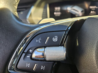 ŠKODA OCTAVIA COMBI 2.0 TDI STYLE DSG - 1.MAJITEĽ - 13