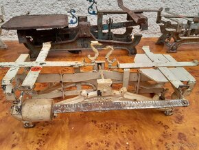 Liatinová váha. - 13