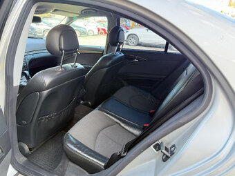 Mercedes-Benz E trieda Sedan 320 Automat A/T 4-matic 4x4 - 13