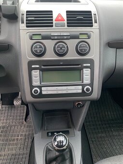 Predám vw Touran Facelift r 2007 1,9Tdi 77kw - 13