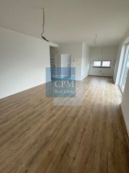 Ponúkame na predaj 4-izbový samostatný dom v časti Hviezdosl - 13
