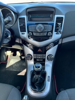 Predám Chevrolet Cruze 1,8 - 13