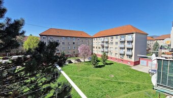Na predaj trojizbový byt s garážou a balkónom - Staré sídlis - 13