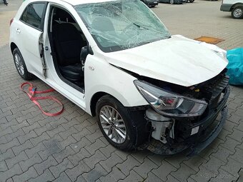 2x Kia rio 1.2 benzín HAVAROVANÉ - 13