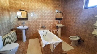 Veľký rodinný dom s úžitkovou plochou 330 m2, postavený... - 13