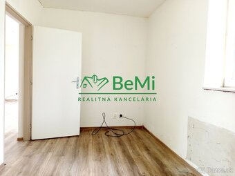 ‼️ Znížená cena‼️Predaj rodinného domu s dvomi bytovými jedn - 13