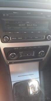 ŠKODA OCTAVIA 1.6(75kw) ZĽAVA(zadní dveře v elekt - 13