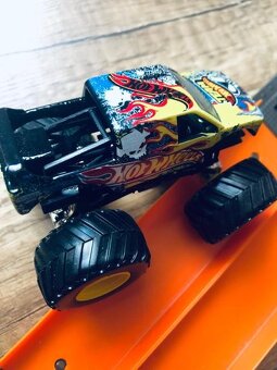 Hot Wheels - Monster Truck - 13