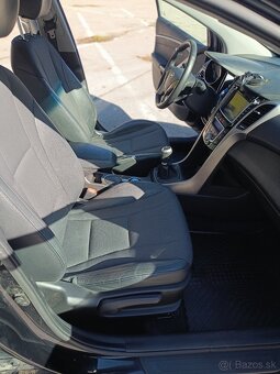 Hyundai i30 Combi 1.6 CRDi Premium – výborný stav, nová STK - 13