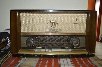 predam velmi pekne starozitne radio PHILIPS - 13