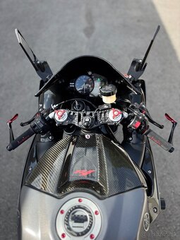 Yamaha R1 Big Bang - 13