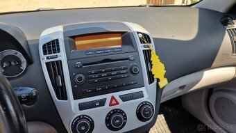 KIA Cee'd 1.6CRDi hatchback - 13