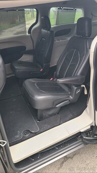 2017 Chrysler Pacifica Touring L - 13
