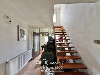 Na predaj dvojgeneračný poschodový rodinný dom - Komjatice - 13