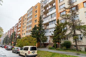 NA PREDAJ KRÁSNY 3 IZBOVÝ BYT S VÝHĽADOM NA MESTO | 64m2 + L - 13