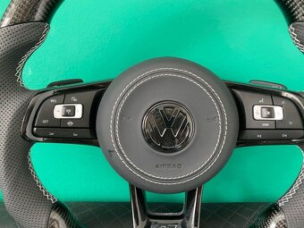VOLKSWAGEN VOLANT KARBON - PERFOROVANA KOŽA - BIELE ŠITIE - 13