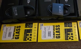 Samsung Galaxy S21 - 2 ks - 13