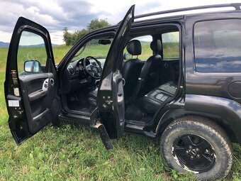 Jeep Cherokee 2.8 CRD - 13
