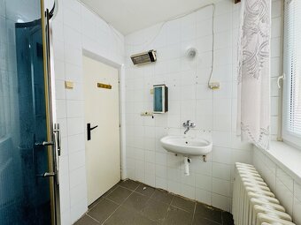5 izbový byt s 2 kuchyňami a kúpeľňami v centre Svidníka - 13