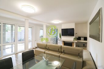 Pekný 7-izbový kompletne zariadený rodinný dom s garážou s v - 13