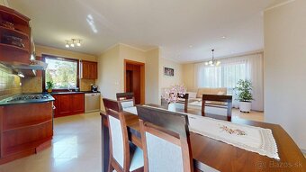 Štýlový 4i dom so zimnou záhradou a záhr. domčekom | Hrubá B - 13