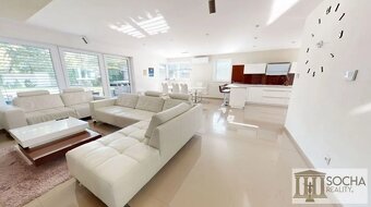 Nadčasový inteligentný bungalov na upravenom pozemku vo VK - 13