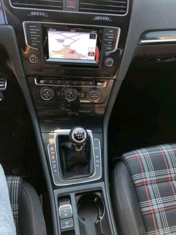 GTI radiaca paka s červeným prešivaním - 13