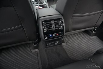 Volkswagen Passat Variant 2.0 TDI Elegance 4Motion DSG - 13